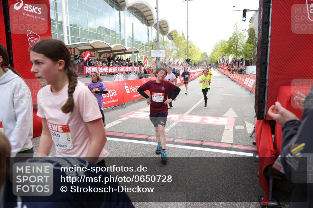 25.04.2026 - Das Zehntel Strokosch-Dieckow http://msf.ph/oto/9650728 25.04.2026 14:53:48 Ziel 15037, 15200, 15318, 15425, 15438, 15445, 15496, 15499, 15533, 15598, 15610, 15846, 15972, 16294, 16356, 16365, 16655, 16791, 16858, 16890, 16916, 17952, 17953, 18016 meine-sportfotos.de