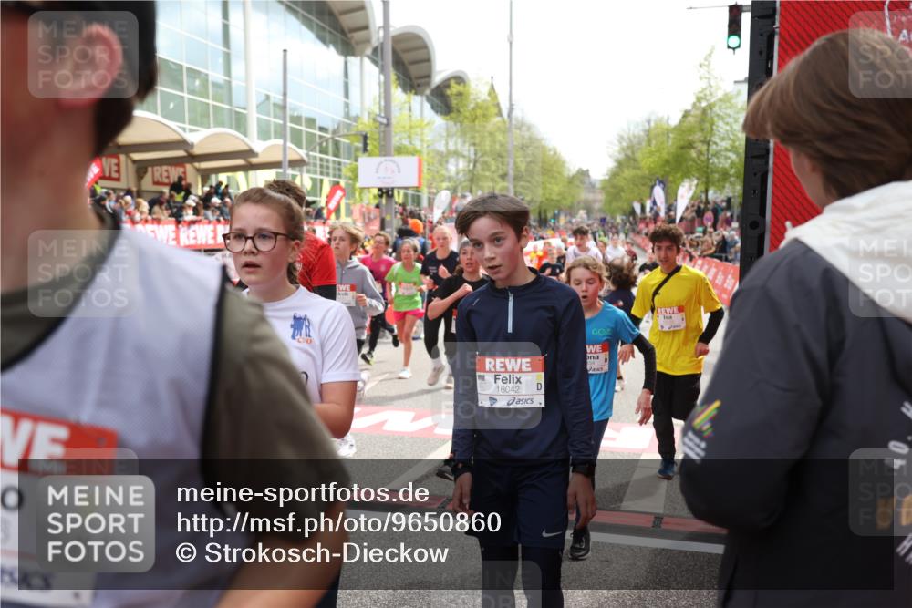 25.04.2026 - Das Zehntel Strokosch-Dieckow http://msf.ph/oto/9650860 25.04.2026 14:53:41 Ziel 15233, 15332, 15463, 15470, 15533, 15598, 15812, 15835, 15945, 16042, 16320, 16791, 16793, 16796, 16799, 16834, 16890, 16919, 16923, 16985, 17008, 17172, 17270, 18052, 18221 meine-sportfotos.de