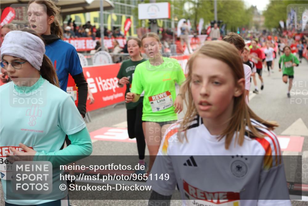 25.04.2026 - Das Zehntel Strokosch-Dieckow http://msf.ph/oto/9651149 25.04.2026 14:53:15 Ziel 15136, 15173, 15894, 16051, 16113, 16146, 16529, 16553, 16556, 16681, 16684, 16687, 16701, 16855, 16891, 16957, 17153, 17157, 17375, 17437, 17500, 17643, 17754, 17808, 17917, 17927, 18117, 18151, 18194, 18235, 18297 meine-sportfotos.de