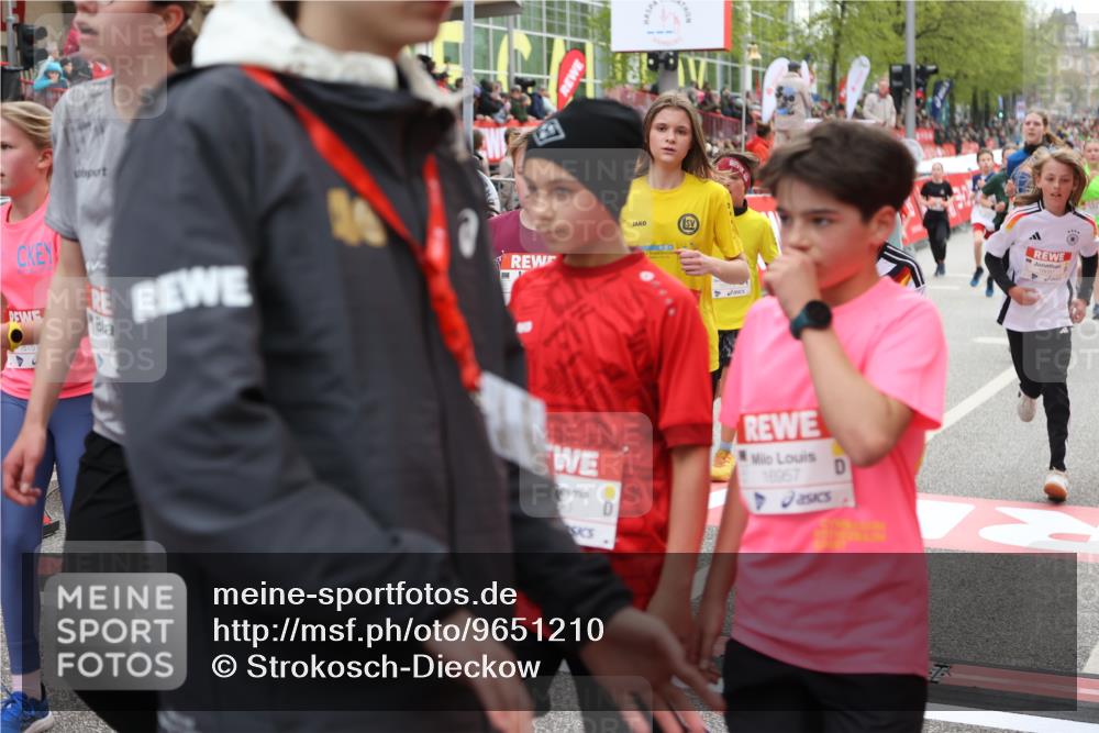 25.04.2026 - Das Zehntel Strokosch-Dieckow http://msf.ph/oto/9651210 25.04.2026 14:53:11 Ziel 15173, 15677, 16128, 16146, 16238, 16553, 16584, 16681, 16687, 16889, 16891, 16957, 17064, 17157, 17375, 17414, 17437, 17500, 17643, 17881, 17927, 18031, 18117, 18151, 18194, 18235 meine-sportfotos.de