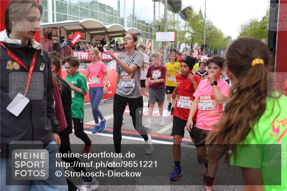 25.04.2026 - Das Zehntel Strokosch-Dieckow http://msf.ph/oto/9651221 25.04.2026 14:53:10 Ziel 15173, 15677, 16128, 16146, 16238, 16510, 16553, 16584, 16687, 16889, 16891, 16957, 17064, 17157, 17375, 17414, 17437, 17500, 17643, 17813, 17881, 17927, 18031, 18117, 18151, 18194, 18235 meine-sportfotos.de