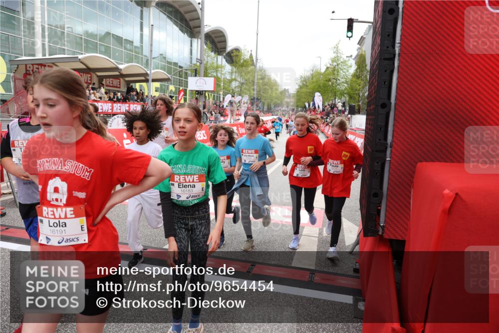 25.04.2026 - Das Zehntel Strokosch-Dieckow http://msf.ph/oto/9654454 25.04.2026 15:00:16 Ziel 15094, 15376, 15382, 15921, 16085, 16126, 16183, 16191, 16499, 16571, 16578, 16724, 16727, 16764, 16767, 16992, 17518, 17528, 17542, 17544, 17749, 17752, 17984 meine-sportfotos.de