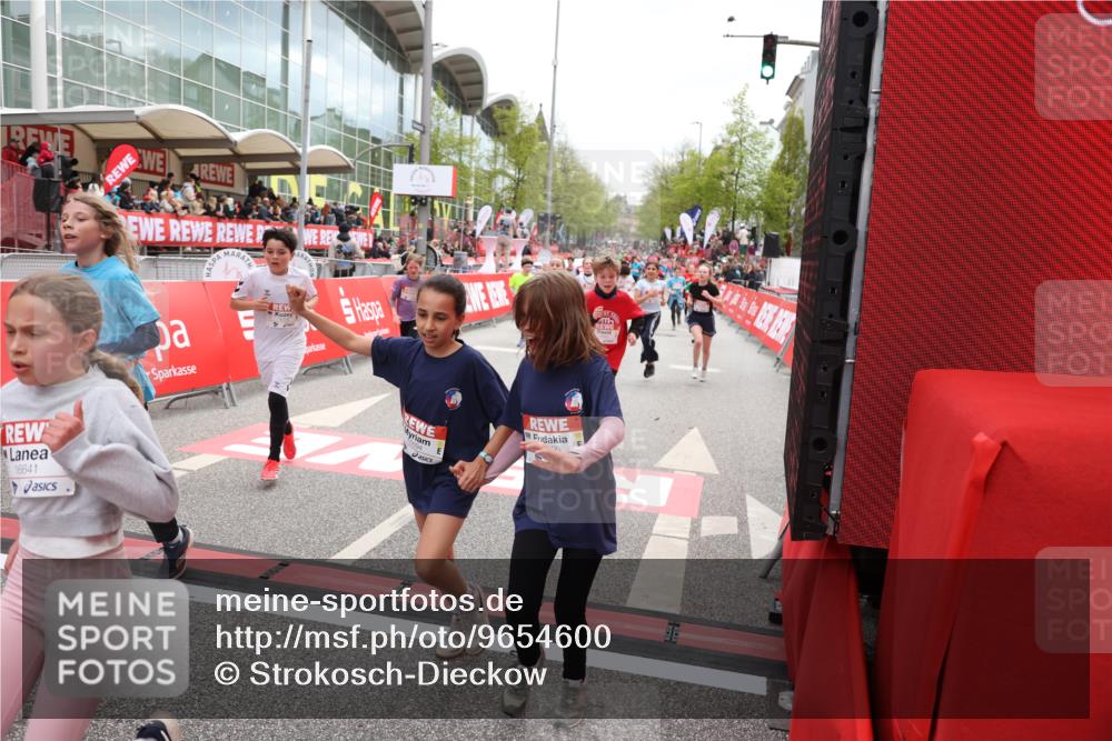 25.04.2026 - Das Zehntel Strokosch-Dieckow http://msf.ph/oto/9654600 25.04.2026 15:00:10 Ziel 15094, 15376, 15462, 15584, 15594, 15608, 15766, 15939, 16126, 16333, 16448, 16641, 16672, 16767, 16992, 17351, 17563, 17749, 17752, 17792, 17928, 17936 meine-sportfotos.de