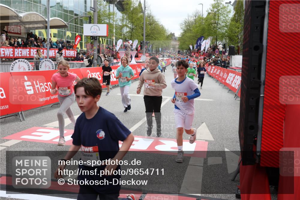 25.04.2026 - Das Zehntel Strokosch-Dieckow http://msf.ph/oto/9654711 25.04.2026 15:00:05 Ziel 15462, 15583, 15584, 15766, 15939, 16076, 16084, 16423, 16448, 16452, 16605, 16672, 16785, 16787, 16854, 16930, 17351, 17411, 17505, 17928, 17936 meine-sportfotos.de