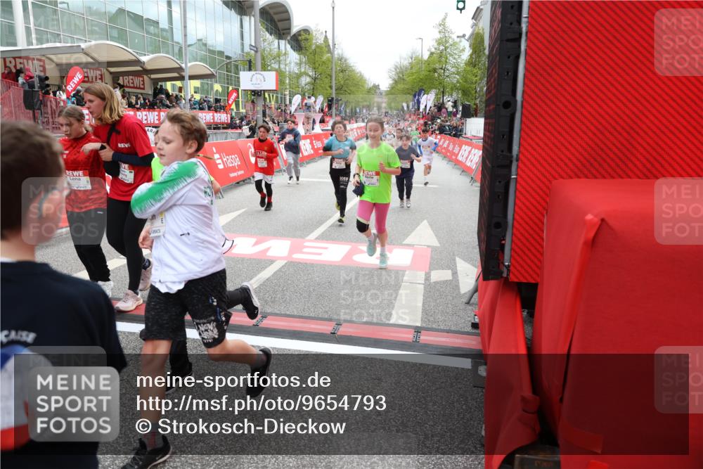 25.04.2026 - Das Zehntel Strokosch-Dieckow http://msf.ph/oto/9654793 25.04.2026 15:00:03 Ziel 15116, 15462, 15583, 15584, 15766, 16076, 16084, 16350, 16385, 16423, 16452, 16605, 16672, 16785, 16787, 16854, 16930, 17351, 17411, 17505, 17675, 17701, 17936 meine-sportfotos.de