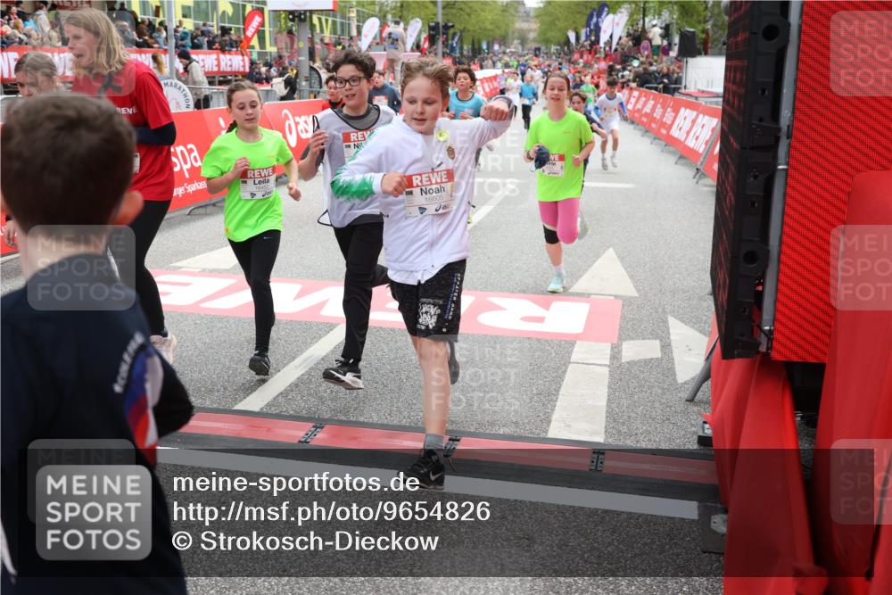 25.04.2026 - Das Zehntel Strokosch-Dieckow http://msf.ph/oto/9654826 25.04.2026 15:00:02 Ziel 15116, 15583, 15584, 15766, 16076, 16084, 16350, 16385, 16423, 16452, 16605, 16785, 16787, 16854, 16930, 17411, 17472, 17505, 17545, 17675, 17701, 17936 meine-sportfotos.de