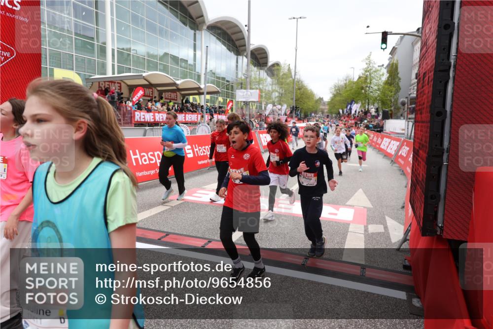25.04.2026 - Das Zehntel Strokosch-Dieckow http://msf.ph/oto/9654856 25.04.2026 15:00:01 Ziel 15116, 15583, 16076, 16084, 16350, 16385, 16423, 16452, 16605, 16785, 16787, 16854, 16903, 16905, 16930, 17411, 17432, 17433, 17465, 17472, 17505, 17545, 17675, 17701 meine-sportfotos.de