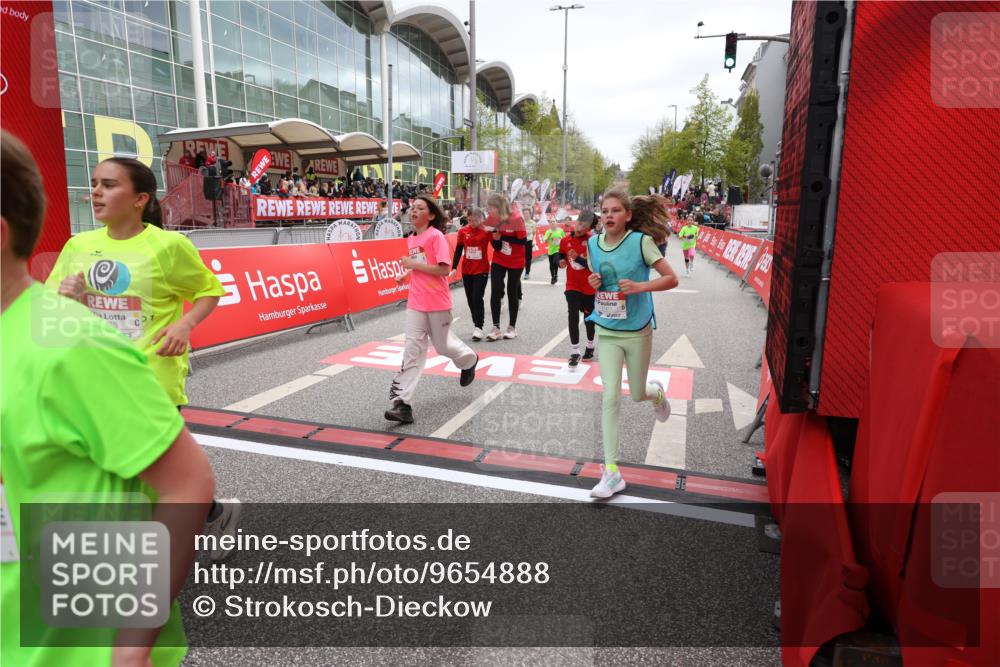 25.04.2026 - Das Zehntel Strokosch-Dieckow http://msf.ph/oto/9654888 25.04.2026 14:59:59 Ziel 15116, 15537, 15583, 16076, 16084, 16262, 16350, 16385, 16854, 16903, 16905, 16930, 17129, 17411, 17432, 17433, 17465, 17472, 17545, 17675, 17701, 18043 meine-sportfotos.de