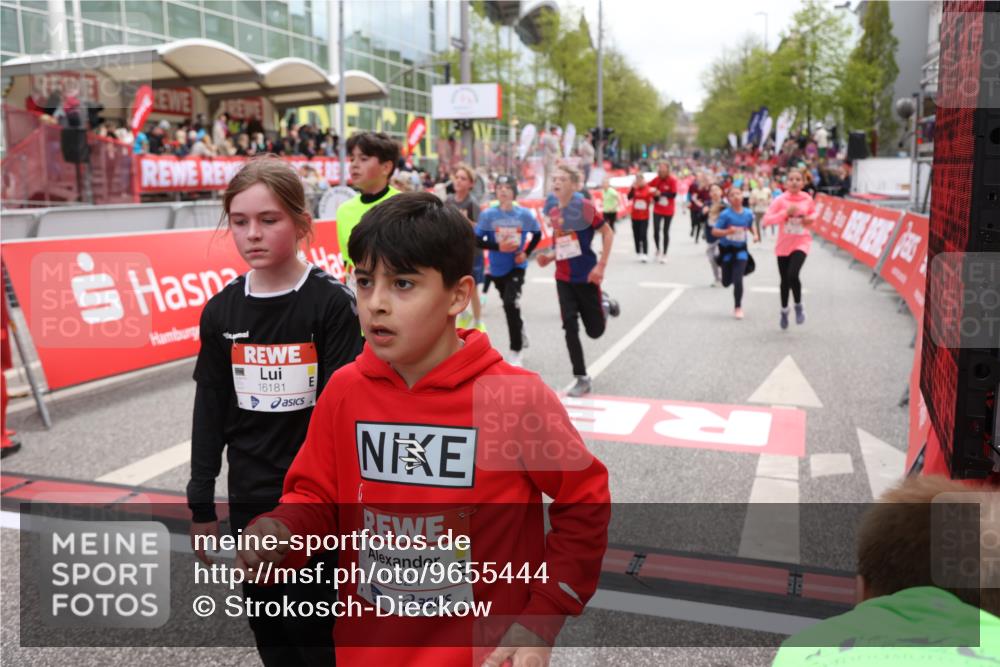 25.04.2026 - Das Zehntel Strokosch-Dieckow http://msf.ph/oto/9655444 25.04.2026 14:59:51 Ziel 15100, 15111, 15115, 15312, 15324, 15429, 15488, 15491, 15494, 15537, 16171, 16172, 16177, 16181, 16263, 16478, 16569, 16582, 16621, 16965, 17129, 17319, 17494, 17999, 18059 meine-sportfotos.de