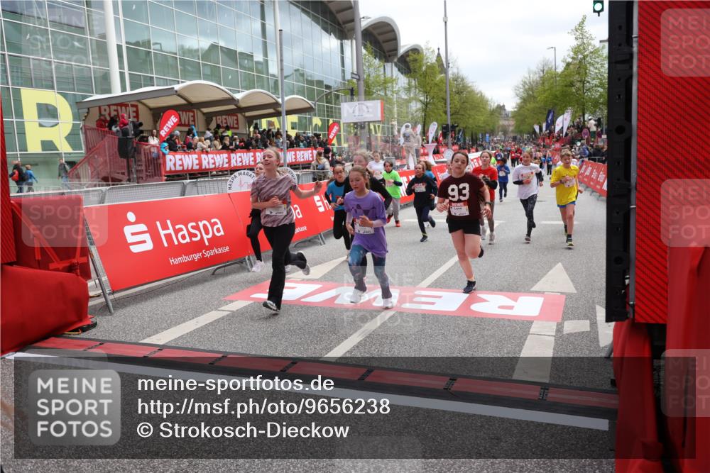 25.04.2026 - Das Zehntel Strokosch-Dieckow http://msf.ph/oto/9656238 25.04.2026 14:59:24 Ziel 15003, 15026, 15038, 15154, 15185, 15269, 15355, 15440, 15490, 15516, 16677, 16694, 16807, 16817, 16868, 16875, 16895, 17050, 17051, 17054, 17087, 17090, 17135, 17159, 17217, 17302, 17307, 17729, 17868, 18068, 18096, 18283, 18326 meine-sportfotos.de