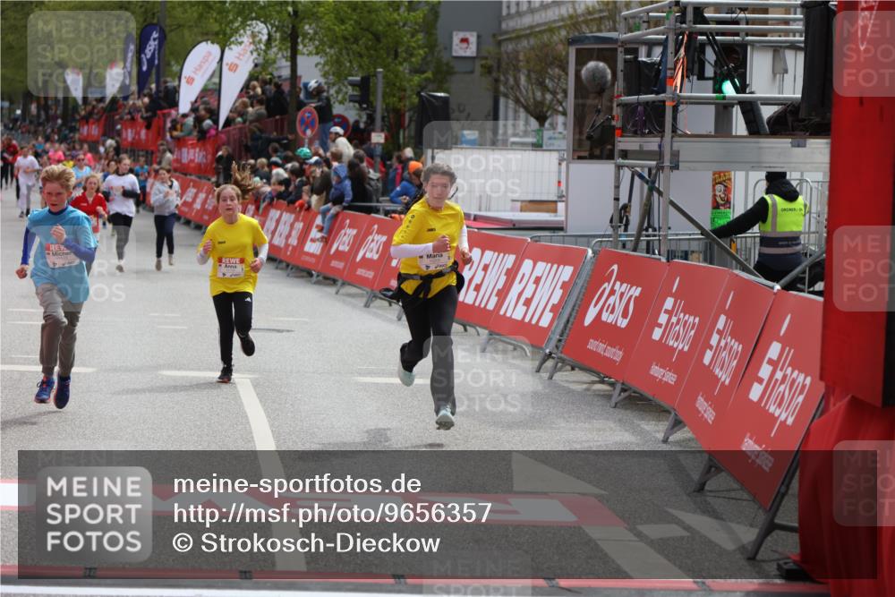 25.04.2026 - Das Zehntel Strokosch-Dieckow http://msf.ph/oto/9656357 25.04.2026 14:59:00 Ziel 15172, 15192, 15205, 15764, 15893, 16533, 16534, 16537, 16540, 16654, 16800, 16822, 16888, 16938, 17189, 17523, 17539, 17546, 17623, 17837, 17853, 17972, 18119 meine-sportfotos.de