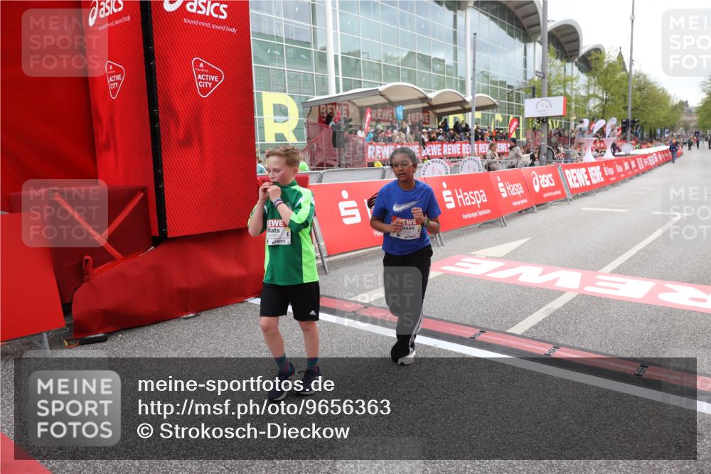 25.04.2026 - Das Zehntel Strokosch-Dieckow http://msf.ph/oto/9656363 25.04.2026 14:57:38 Ziel 15049, 15311, 15448, 15666, 15712, 16007, 16044, 16091, 16249, 16287, 16338, 16358, 16367, 16418, 16432, 16480, 16554, 16616, 16768, 16809, 16826, 16848, 16876, 17025, 17055, 17173, 17205 meine-sportfotos.de