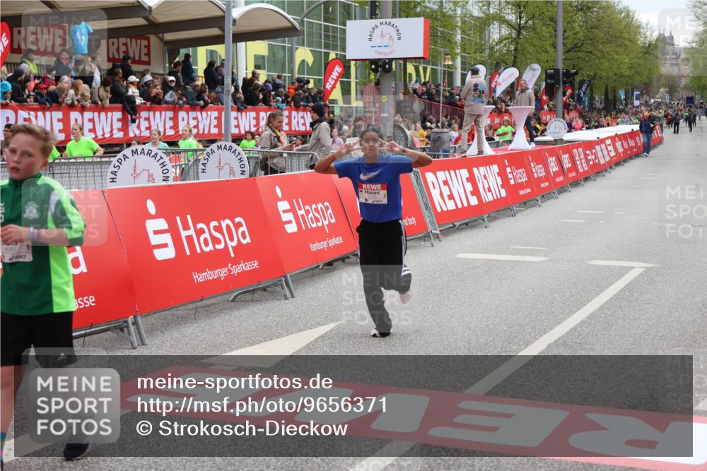 25.04.2026 - Das Zehntel Strokosch-Dieckow http://msf.ph/oto/9656371 25.04.2026 14:57:36 Ziel 15049, 15311, 15410, 15448, 15606, 15657, 15666, 15668, 15712, 15807, 16007, 16044, 16091, 16245, 16249, 16287, 16338, 16358, 16480, 16554, 16725, 16768, 16809, 16826, 16848, 16876, 17055 meine-sportfotos.de