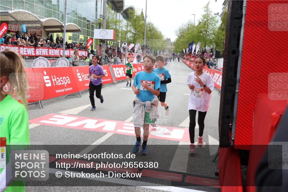 25.04.2026 - Das Zehntel Strokosch-Dieckow http://msf.ph/oto/9656380 25.04.2026 14:57:33 Ziel 15023, 15049, 15311, 15330, 15410, 15448, 15566, 15606, 15657, 15666, 15668, 15712, 15807, 16007, 16091, 16245, 16249, 16358, 16480, 16554, 16671, 16725, 16768, 16809, 16848, 16876, 16914, 17032 meine-sportfotos.de
