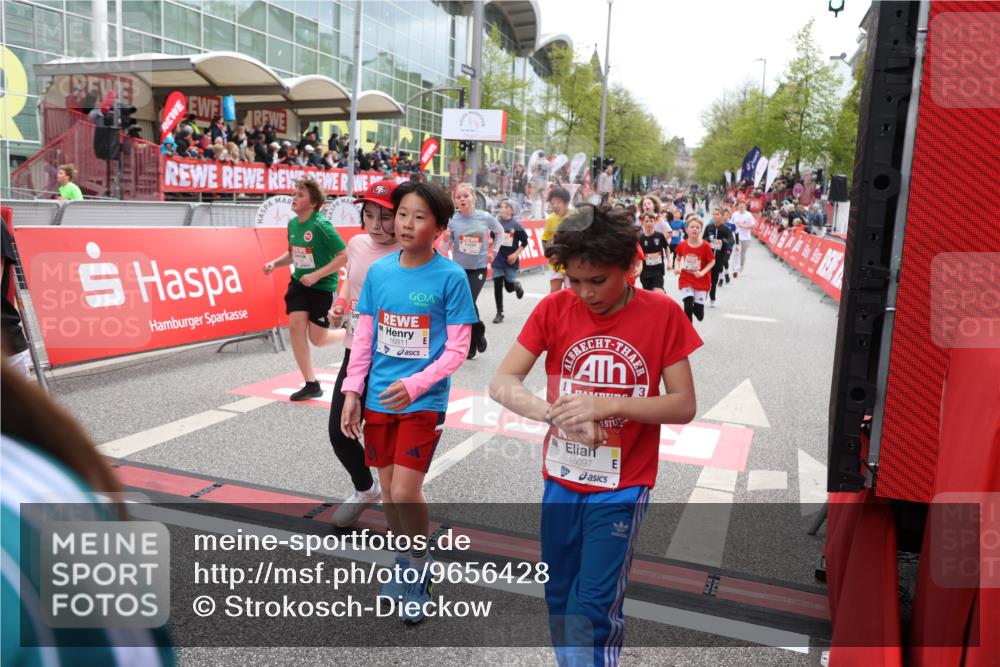 25.04.2026 - Das Zehntel Strokosch-Dieckow http://msf.ph/oto/9656428 25.04.2026 14:57:25 Ziel 15022, 15084, 15097, 15191, 15368, 15566, 15595, 15680, 15963, 16221, 16319, 16383, 16485, 16520, 16546, 16671, 16692, 16811, 16914, 17031, 17209, 17349, 17377, 17495, 17497, 17526, 17740, 17821, 17859, 17991, 18138, 18294 meine-sportfotos.de