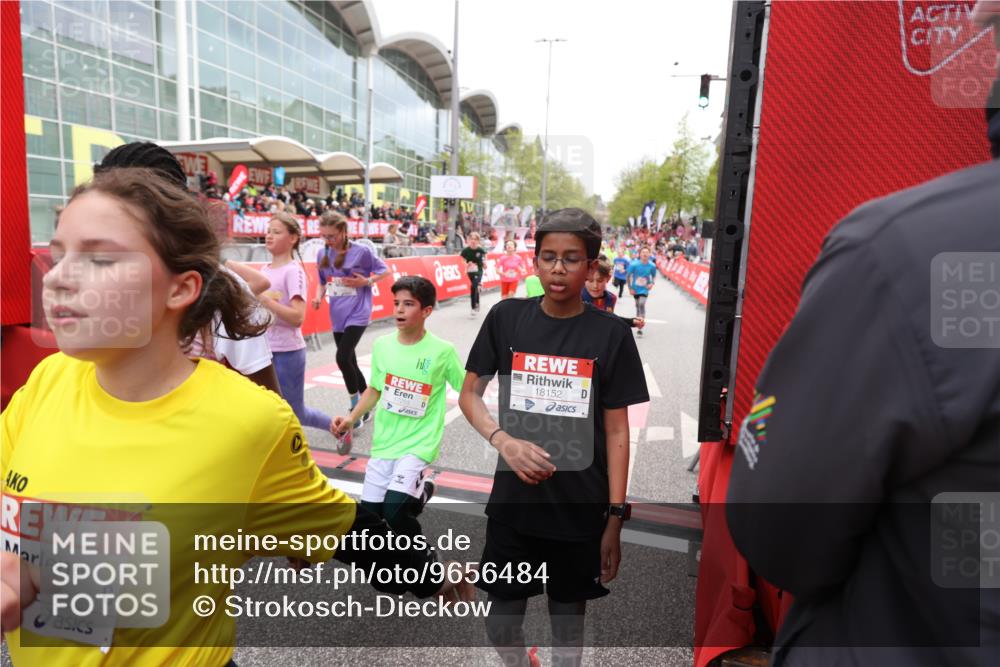 25.04.2026 - Das Zehntel Strokosch-Dieckow http://msf.ph/oto/9656484 25.04.2026 14:57:15 Ziel 15028, 15029, 15086, 15105, 15212, 15261, 15403, 15450, 15549, 15709, 15901, 15915, 15970, 16119, 16141, 16144, 16163, 16300, 16335, 16384, 16463, 16476, 16643, 16821, 16920, 16921, 17072, 17167, 17184, 17243, 17255, 17455, 17585, 17849, 17966, 17977 meine-sportfotos.de