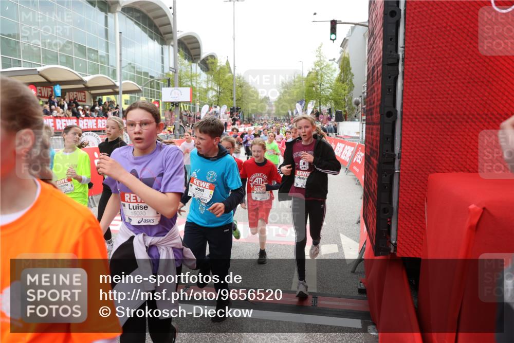 25.04.2026 - Das Zehntel Strokosch-Dieckow http://msf.ph/oto/9656520 25.04.2026 14:57:09 Ziel 15029, 15030, 15086, 15105, 15201, 15387, 15450, 15549, 15726, 15804, 15869, 15877, 15879, 16081, 16141, 16144, 16152, 16300, 16313, 16384, 16463, 16476, 16643, 16740, 16908, 16920, 16921, 17072, 17112, 17167, 17181, 17184, 17455, 17459, 17686, 17791, 17795, 17966, 17969, 17976 meine-sportfotos.de