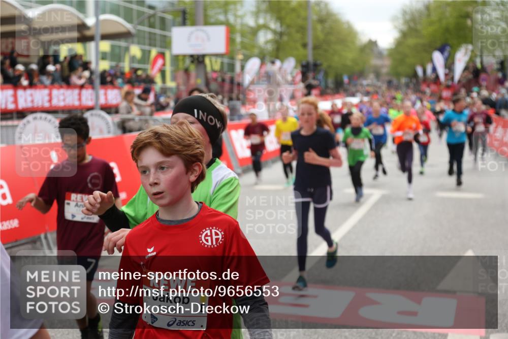 25.04.2026 - Das Zehntel Strokosch-Dieckow http://msf.ph/oto/9656553 25.04.2026 14:57:05 Ziel 15201, 15387, 15804, 15869, 16081, 16292, 16296, 16313, 16381, 16464, 16487, 16683, 16740, 16908, 17112, 17125, 17459, 17664, 17686, 17791, 17795, 17976, 18299 meine-sportfotos.de