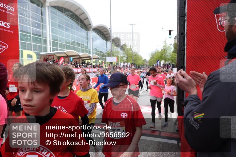 25.04.2026 - Das Zehntel Strokosch-Dieckow http://msf.ph/oto/9656592 25.04.2026 14:56:54 Ziel 15088, 15106, 15113, 15126, 15254, 15271, 15275, 15285, 15377, 15452, 15466, 15611, 15821, 15954, 16032, 16034, 16093, 16120, 16208, 16257, 16318, 16337, 16357, 16362, 16368, 16449, 16477, 16580, 16691, 16837, 16971, 16983, 16991, 17049, 17111, 17130, 17131, 17139, 17473, 17513, 17514, 17535, 17628, 17741, 17843, 17847, 17979, 18165, 18189, 18284 meine-sportfotos.de