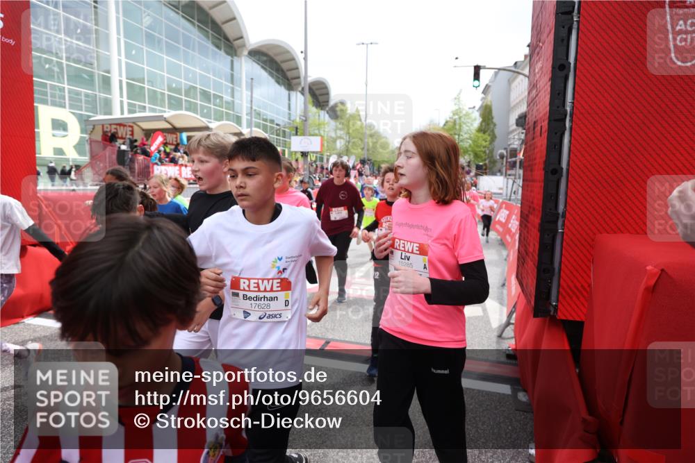 25.04.2026 - Das Zehntel Strokosch-Dieckow http://msf.ph/oto/9656604 25.04.2026 14:56:52 Ziel 15088, 15106, 15113, 15126, 15254, 15271, 15275, 15285, 15377, 15385, 15611, 15821, 16031, 16032, 16034, 16093, 16208, 16257, 16357, 16362, 16368, 16477, 16580, 16586, 16691, 16778, 16971, 16983, 16991, 17049, 17111, 17130, 17131, 17139, 17399, 17473, 17513, 17514, 17535, 17628, 17706, 17733, 17979, 18165, 18284 meine-sportfotos.de