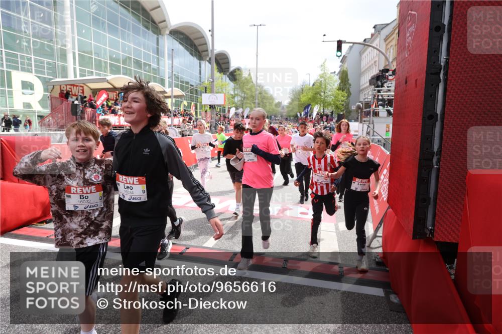 25.04.2026 - Das Zehntel Strokosch-Dieckow http://msf.ph/oto/9656616 25.04.2026 14:56:50 Ziel 15036, 15088, 15106, 15113, 15126, 15134, 15215, 15254, 15275, 15285, 15372, 15385, 15527, 15611, 15821, 16031, 16032, 16034, 16093, 16257, 16357, 16362, 16580, 16586, 16691, 16705, 16714, 16778, 16986, 17049, 17111, 17130, 17131, 17139, 17399, 17473, 17513, 17535, 17553, 17554, 17628, 17706, 17733, 17794 meine-sportfotos.de
