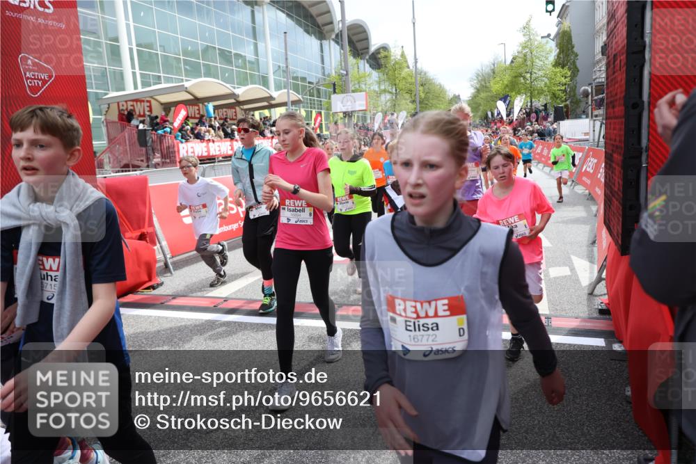 25.04.2026 - Das Zehntel Strokosch-Dieckow http://msf.ph/oto/9656621 25.04.2026 14:56:35 Ziel 15072, 15073, 15075, 15081, 15125, 15186, 15365, 15422, 15618, 15715, 15814, 15844, 16005, 16014, 16036, 16041, 16043, 16169, 16209, 16246, 16438, 16484, 16607, 16634, 16664, 16712, 16772, 16812, 16866, 16872, 16892, 16894, 16924, 17165, 17338, 17453, 17557, 17670, 17711, 17721, 17753, 17945, 17968, 17985, 18012, 18135, 18160, 18270 meine-sportfotos.de