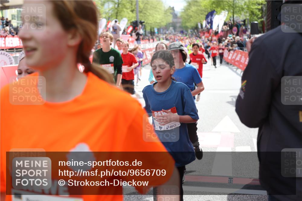 25.04.2026 - Das Zehntel Strokosch-Dieckow http://msf.ph/oto/9656709 25.04.2026 14:56:22 Ziel 15077, 15110, 15112, 15196, 15306, 15342, 15564, 15688, 15696, 15847, 15848, 16261, 16275, 16282, 16283, 16458, 16473, 16777, 16827, 17041, 17044, 17093, 17197, 17330, 17512, 17638, 17640, 17750, 17841, 18094, 18100, 18279 meine-sportfotos.de