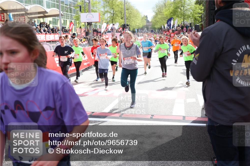 25.04.2026 - Das Zehntel Strokosch-Dieckow http://msf.ph/oto/9656739 25.04.2026 14:56:17 Ziel 15025, 15110, 15189, 15306, 15342, 15564, 15654, 15746, 15825, 16053, 16261, 16275, 16282, 16473, 16777, 16827, 16842, 16845, 16885, 17197, 17228, 17381, 17549, 17638, 18094, 18279, 18329 meine-sportfotos.de