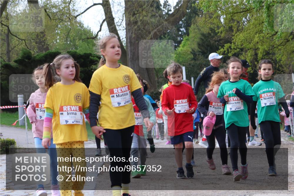 25.04.2026 - Das Zehntel Zöllner http://msf.ph/oto/9657352 25.04.2026 07:47:49 Laufen 1939, 1949, 191, 2206, 3740, 2431, 2427 meine-sportfotos.de