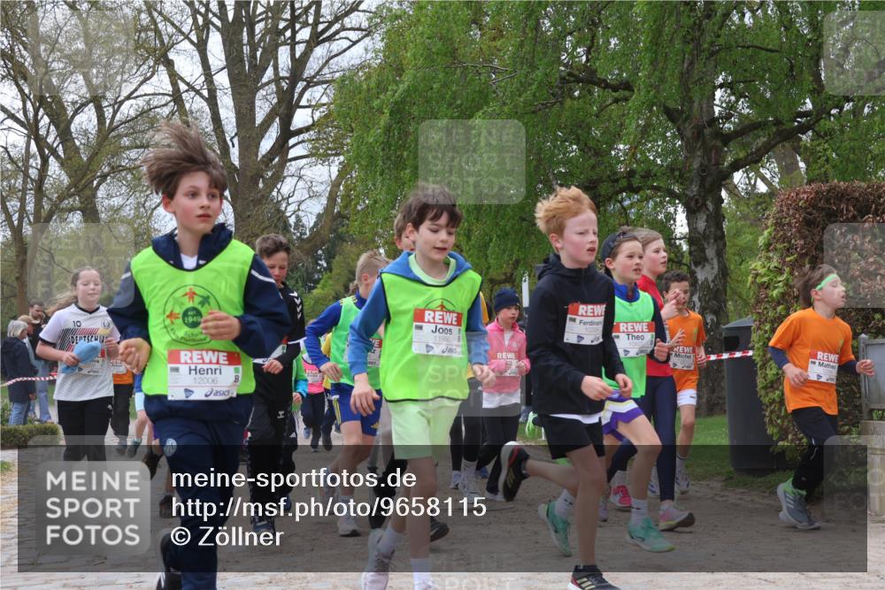 25.04.2026 - Das Zehntel Zöllner http://msf.ph/oto/9658115 25.04.2026 11:42:56 Laufen 10, 1949, 12006, 1, 11990, 10356, 10827 meine-sportfotos.de