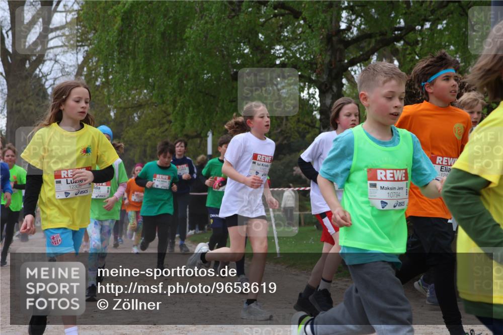 25.04.2026 - Das Zehntel Zöllner http://msf.ph/oto/9658619 25.04.2026 11:43:10 Laufen 12300, 2178, 11923, 10794, 124 meine-sportfotos.de