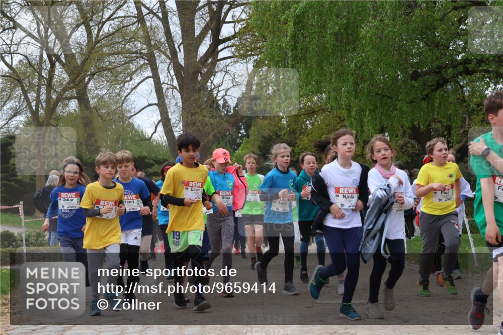 25.04.2026 - Das Zehntel Zöllner http://msf.ph/oto/9659414 25.04.2026 11:43:38 Laufen 10532, 19, 11829, 11081, 10 meine-sportfotos.de