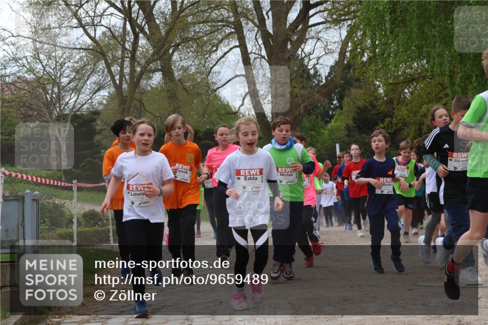 25.04.2026 - Das Zehntel Zöllner http://msf.ph/oto/9659489 25.04.2026 11:43:41 Laufen 11436, 12450, 11445, 11265, 11310, 4 meine-sportfotos.de