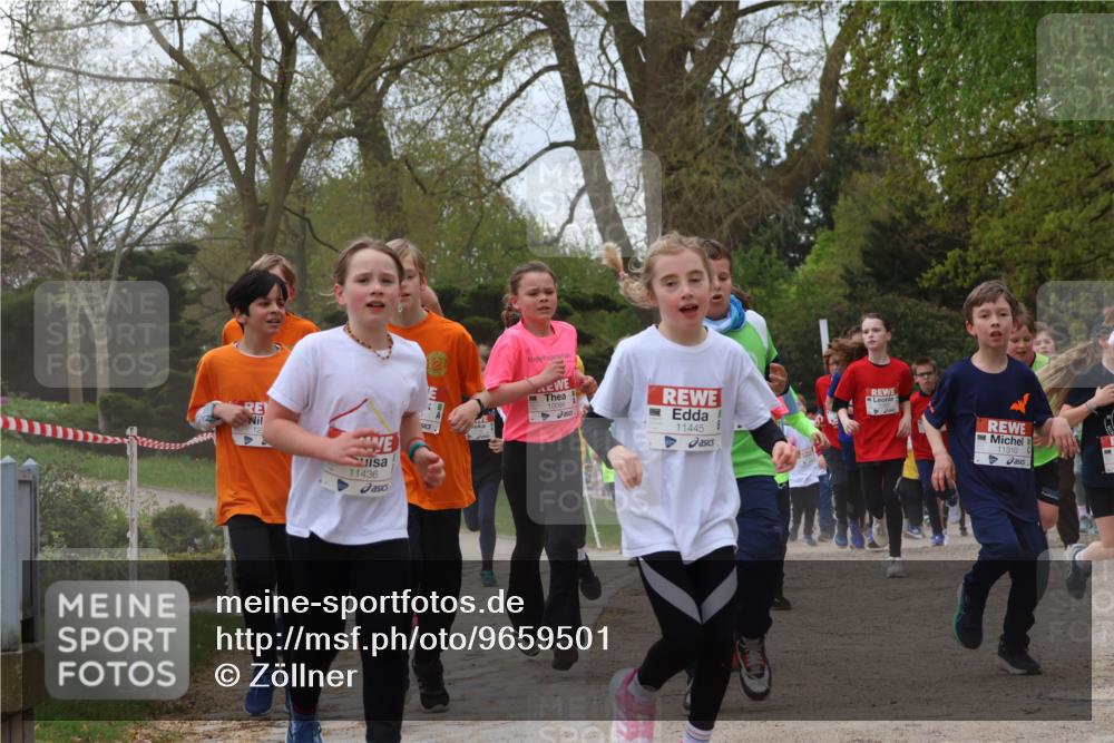 25.04.2026 - Das Zehntel Zöllner http://msf.ph/oto/9659501 25.04.2026 11:43:42 Laufen 11436, 10098, 11445, 11310 meine-sportfotos.de