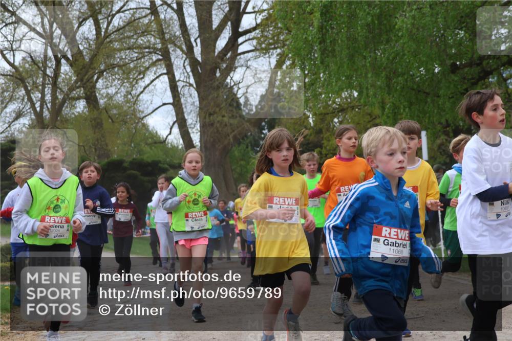 25.04.2026 - Das Zehntel Zöllner http://msf.ph/oto/9659789 25.04.2026 11:43:51 Laufen 1949, 12025, 11068, 10891 meine-sportfotos.de