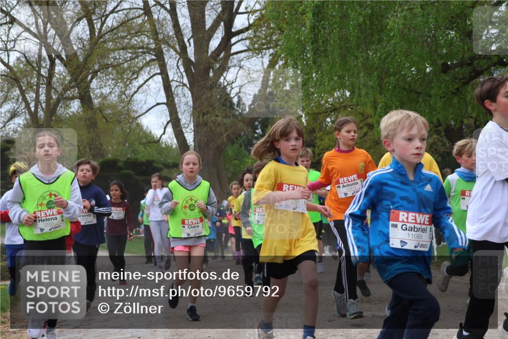 25.04.2026 - Das Zehntel Zöllner http://msf.ph/oto/9659792 25.04.2026 11:43:51 Laufen 1949, 12025, 11781, 12413, 11068 meine-sportfotos.de