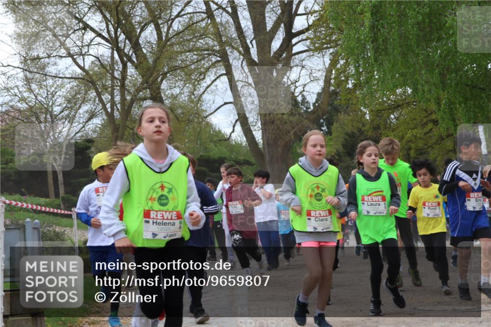 25.04.2026 - Das Zehntel Zöllner http://msf.ph/oto/9659807 25.04.2026 11:43:51 Laufen 1949, 12025, 12047 meine-sportfotos.de
