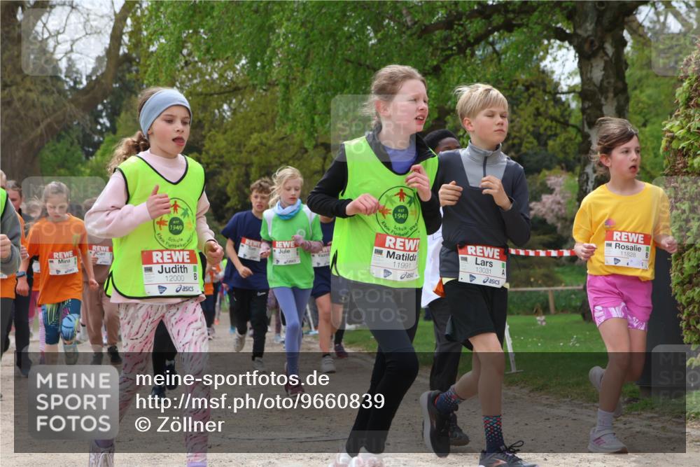 25.04.2026 - Das Zehntel Zöllner http://msf.ph/oto/9660839 25.04.2026 11:44:22 Laufen 1949, 12000, 1949, 11991, 13031, 11828 meine-sportfotos.de