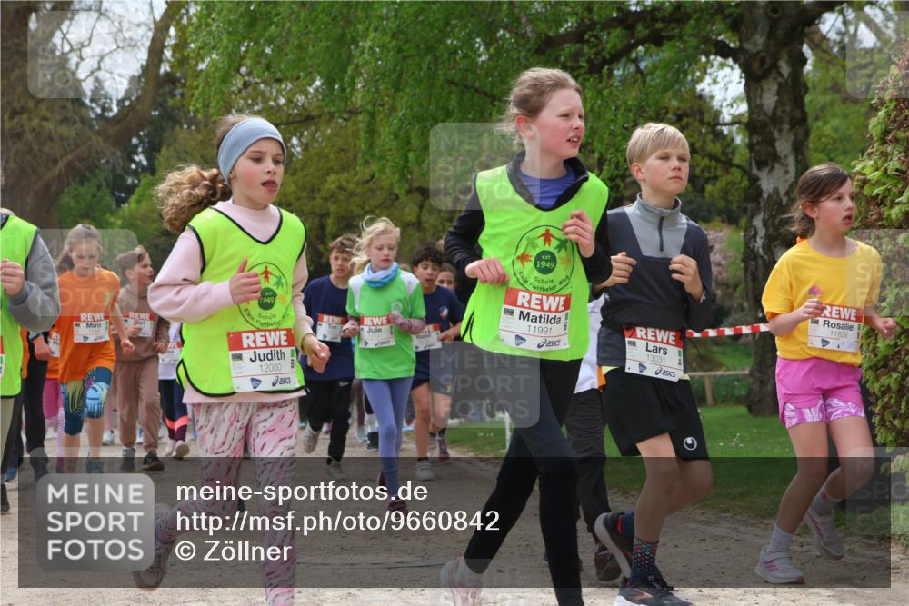 25.04.2026 - Das Zehntel Zöllner http://msf.ph/oto/9660842 25.04.2026 11:44:22 Laufen 1949, 12000, 1949, 11991, 13031, 11828 meine-sportfotos.de