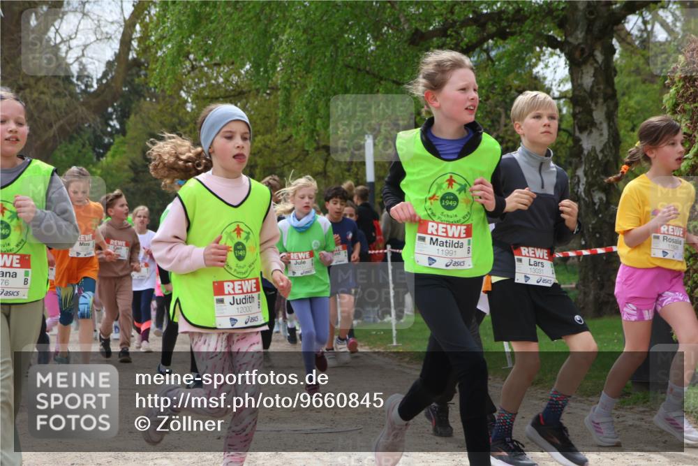 25.04.2026 - Das Zehntel Zöllner http://msf.ph/oto/9660845 25.04.2026 11:44:22 Laufen 49, 76, 1949, 12000, 1949, 11991, 13031, 11828 meine-sportfotos.de