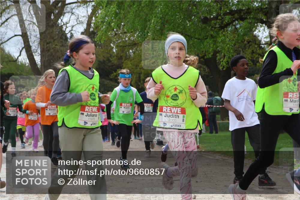 25.04.2026 - Das Zehntel Zöllner http://msf.ph/oto/9660857 25.04.2026 11:44:23 Laufen 1949, 1049, 11976, 12000, 119 meine-sportfotos.de