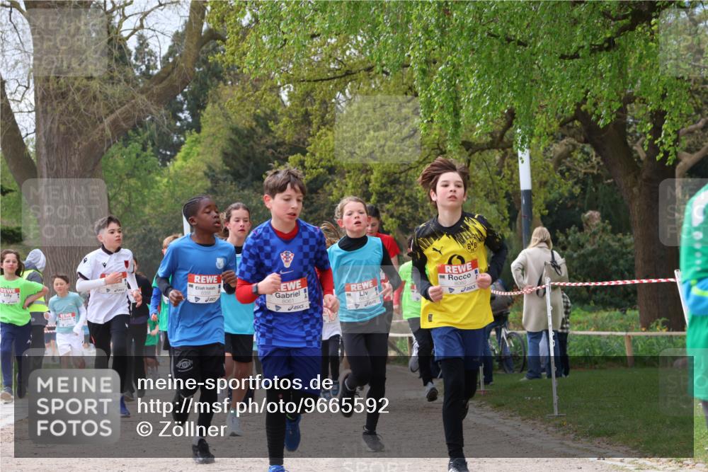 25.04.2026 - Das Zehntel Zöllner http://msf.ph/oto/9665592 25.04.2026 09:40:28 Laufen 6358, 8061, 8060 meine-sportfotos.de