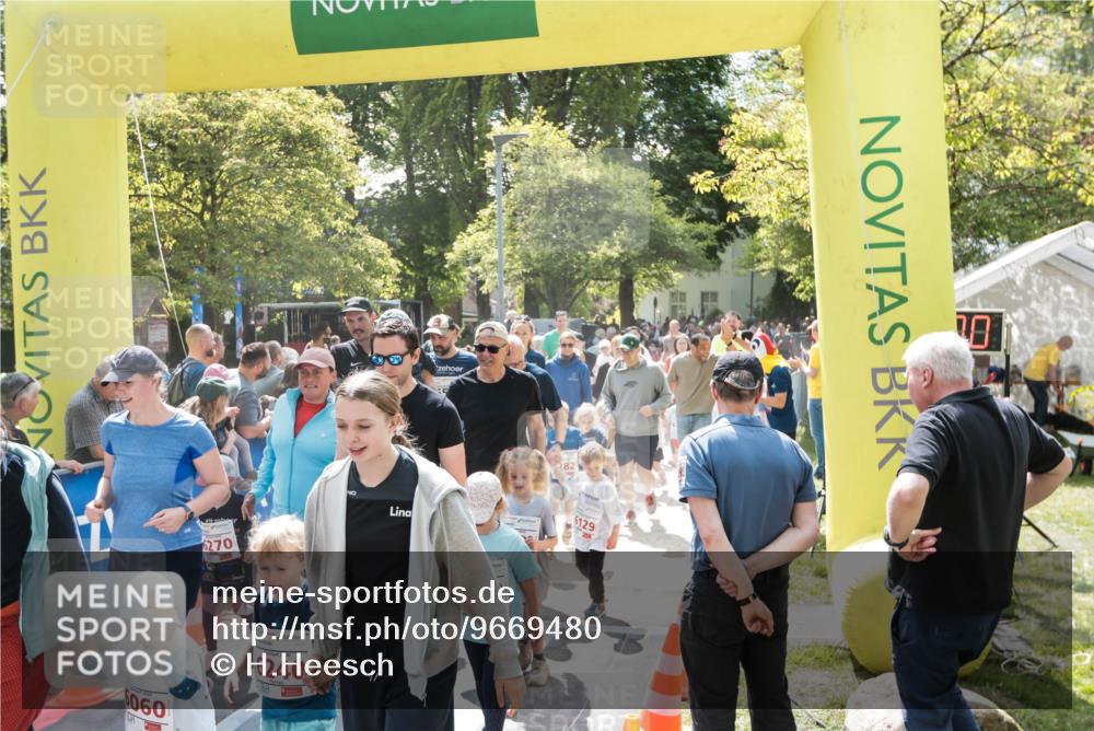 09.05.2026 - Störlauf H.Heesch http://msf.ph/oto/9669480 09.05.2026 13:03:38 Ziel 0909, 6270, 6240 meine-sportfotos.de