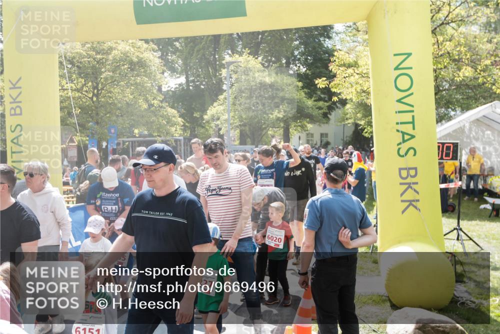 09.05.2026 - Störlauf H.Heesch http://msf.ph/oto/9669496 09.05.2026 13:04:12 Ziel 1962, 6151, 27, 6020, 1809 meine-sportfotos.de