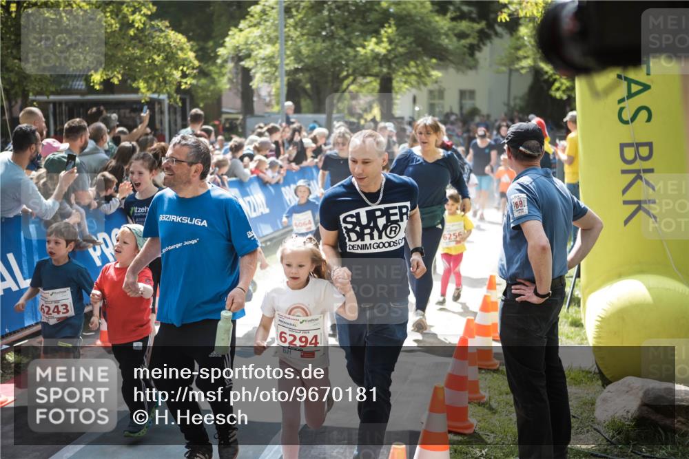 09.05.2026 - Störlauf H.Heesch http://msf.ph/oto/9670181 09.05.2026 13:02:46 Ziel 6243, 83, 5064, 6294, 68, 6256 meine-sportfotos.de