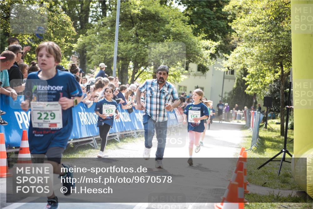 09.05.2026 - Störlauf H.Heesch http://msf.ph/oto/9670578 09.05.2026 13:26:25 Ziel 229, 153, 154 meine-sportfotos.de