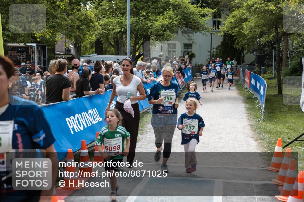 09.05.2026 - Störlauf H.Heesch http://msf.ph/oto/9671025 09.05.2026 13:33:17 Ziel 180, 6098, 156, 157 meine-sportfotos.de
