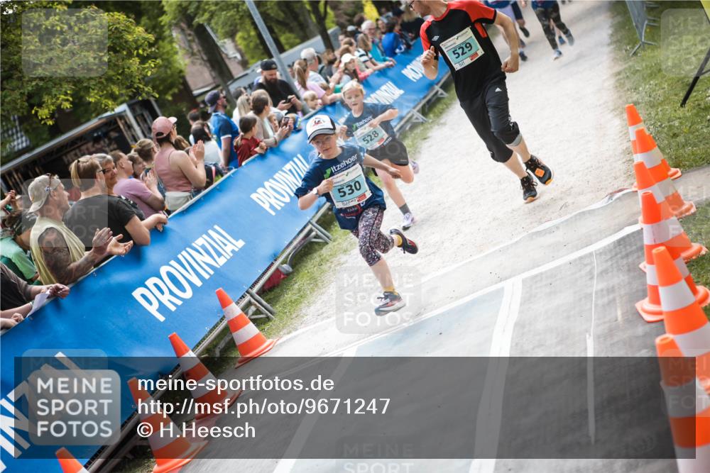 09.05.2026 - Störlauf H.Heesch http://msf.ph/oto/9671247 09.05.2026 13:43:36 Ziel 530, 528, 529 meine-sportfotos.de