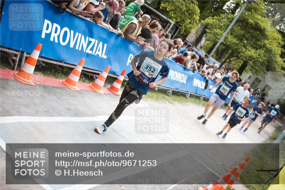 09.05.2026 - Störlauf H.Heesch http://msf.ph/oto/9671253 09.05.2026 13:43:39 Ziel 352, 357, 356 meine-sportfotos.de