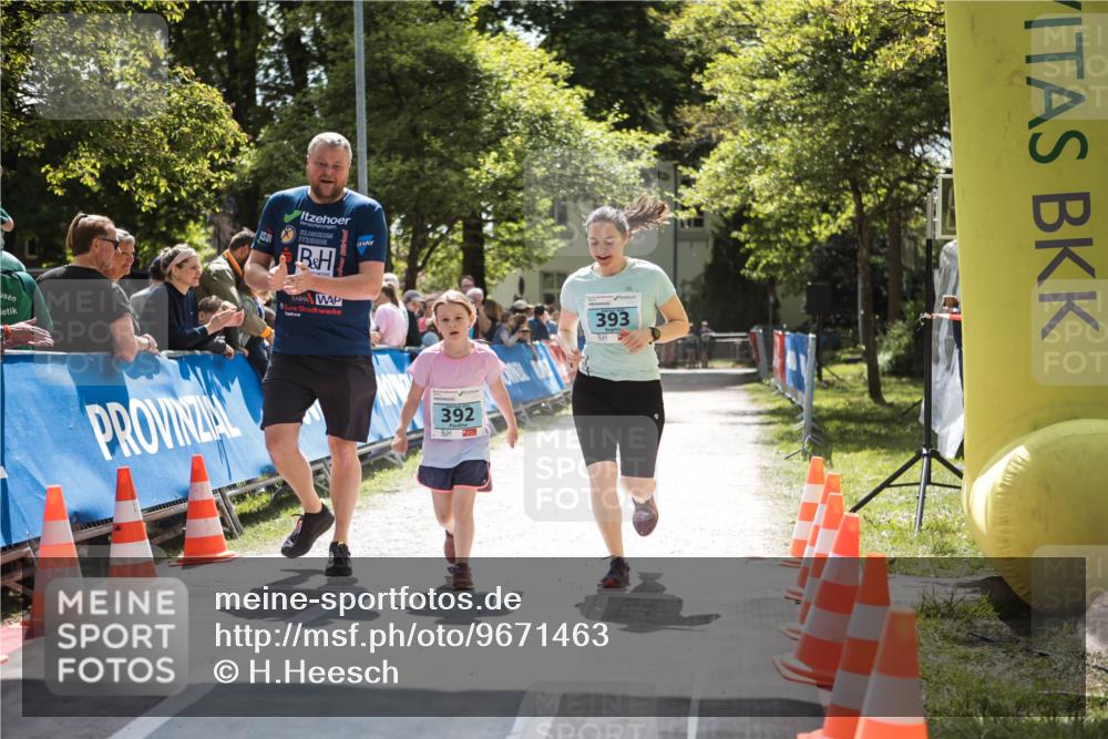 09.05.2026 - Störlauf H.Heesch http://msf.ph/oto/9671463 09.05.2026 13:47:52 Ziel 392, 393 meine-sportfotos.de